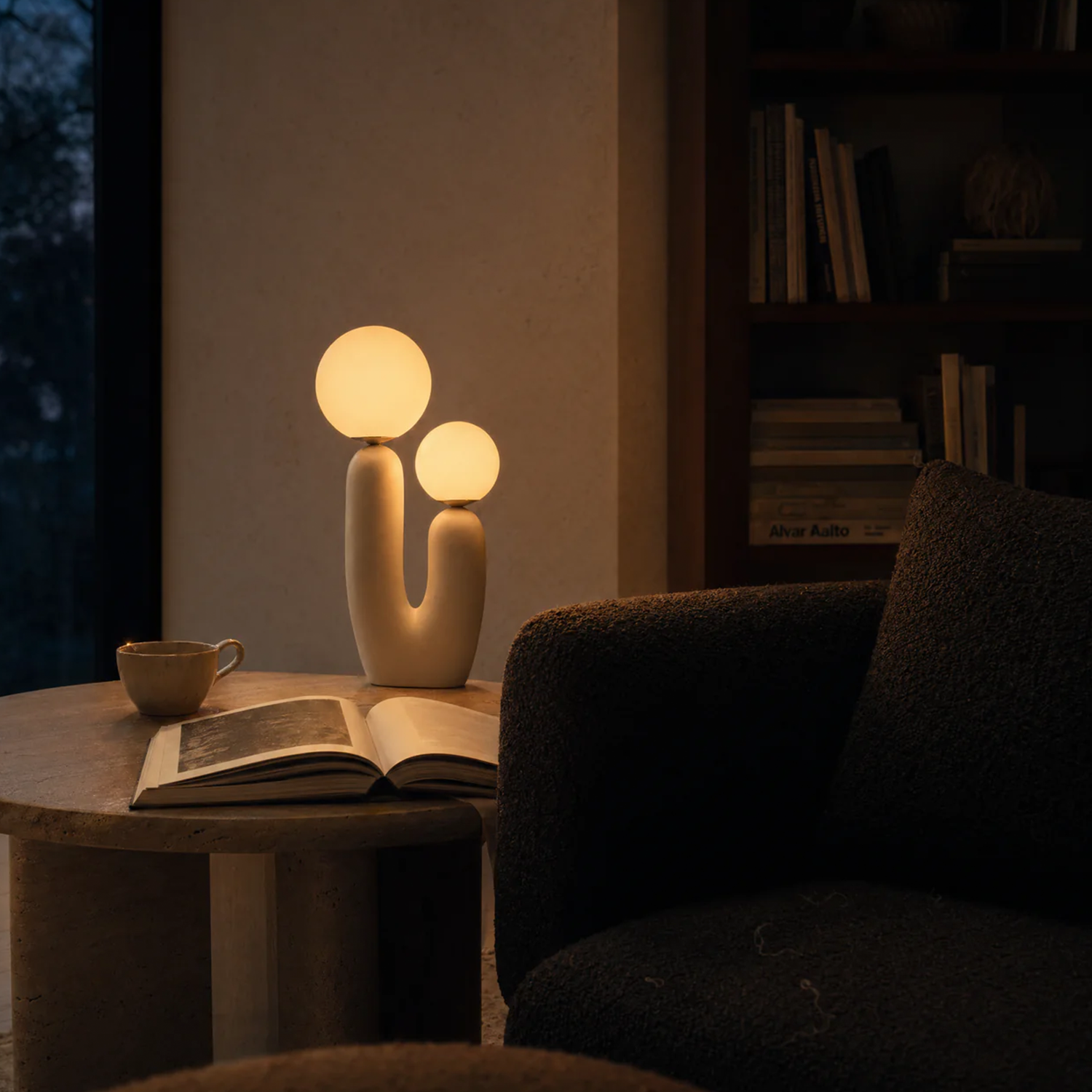 Dual Sphere Sculptural Table Luminaire, Curved Base Two-Globe Accent Light For Nightstands And Console Surfaces