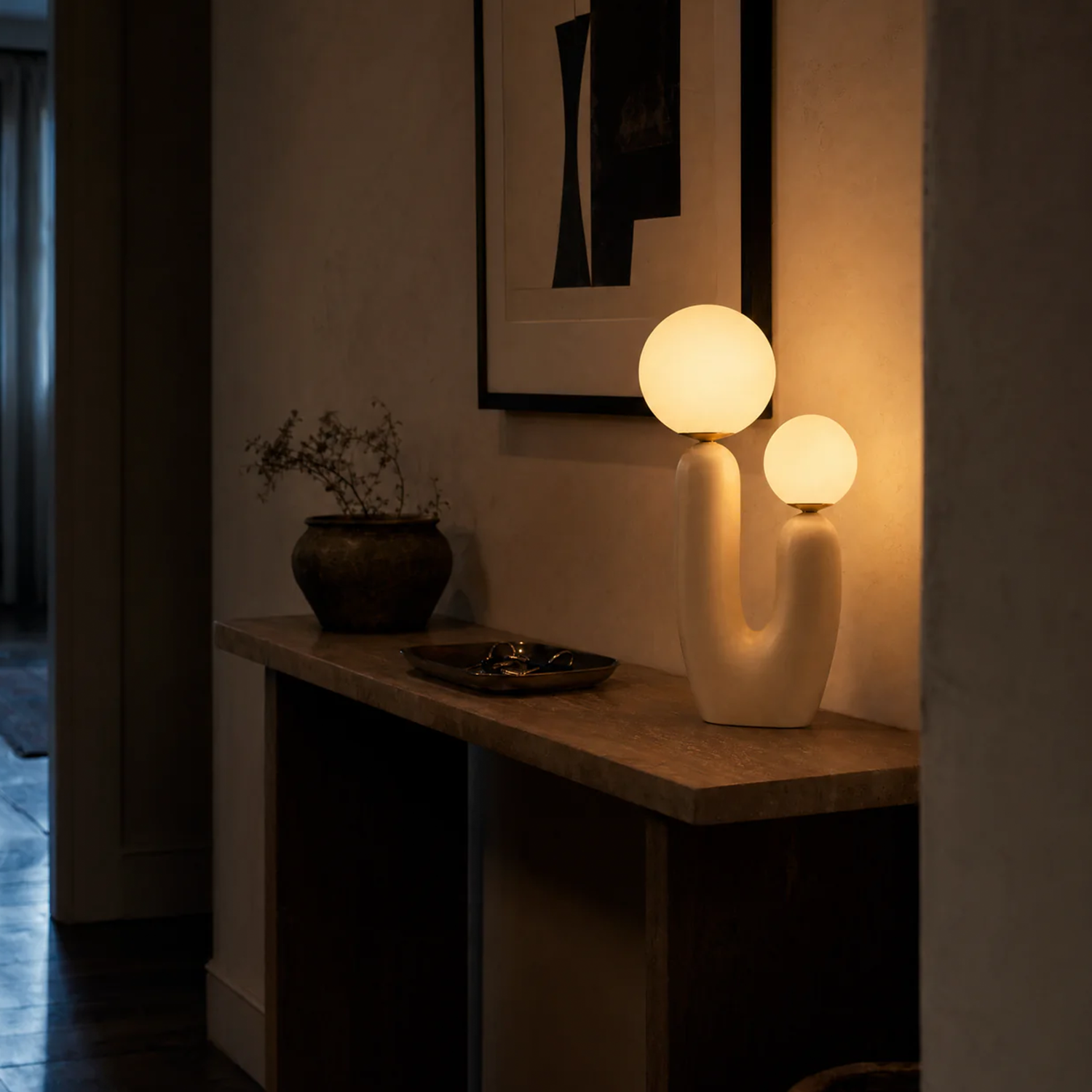 Dual Sphere Sculptural Table Luminaire, Curved Base Two-Globe Accent Light For Nightstands And Console Surfaces